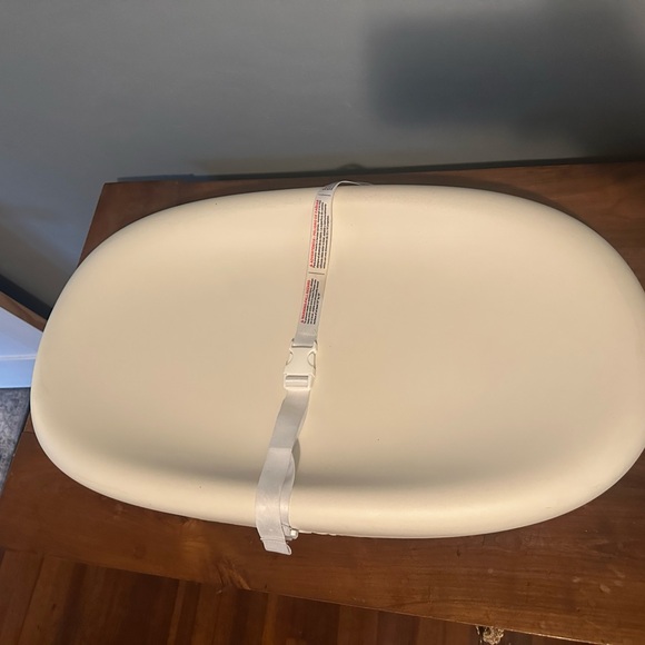 Hatch Grow Smart Changing Pad & Scale - Picture 5 of 6